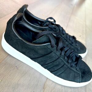 Men’s all black adidas campus size 8 suede